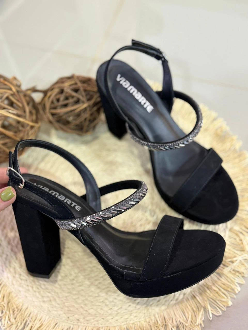 SANDALIA C/ TACO ALTO Y PIEDRAS