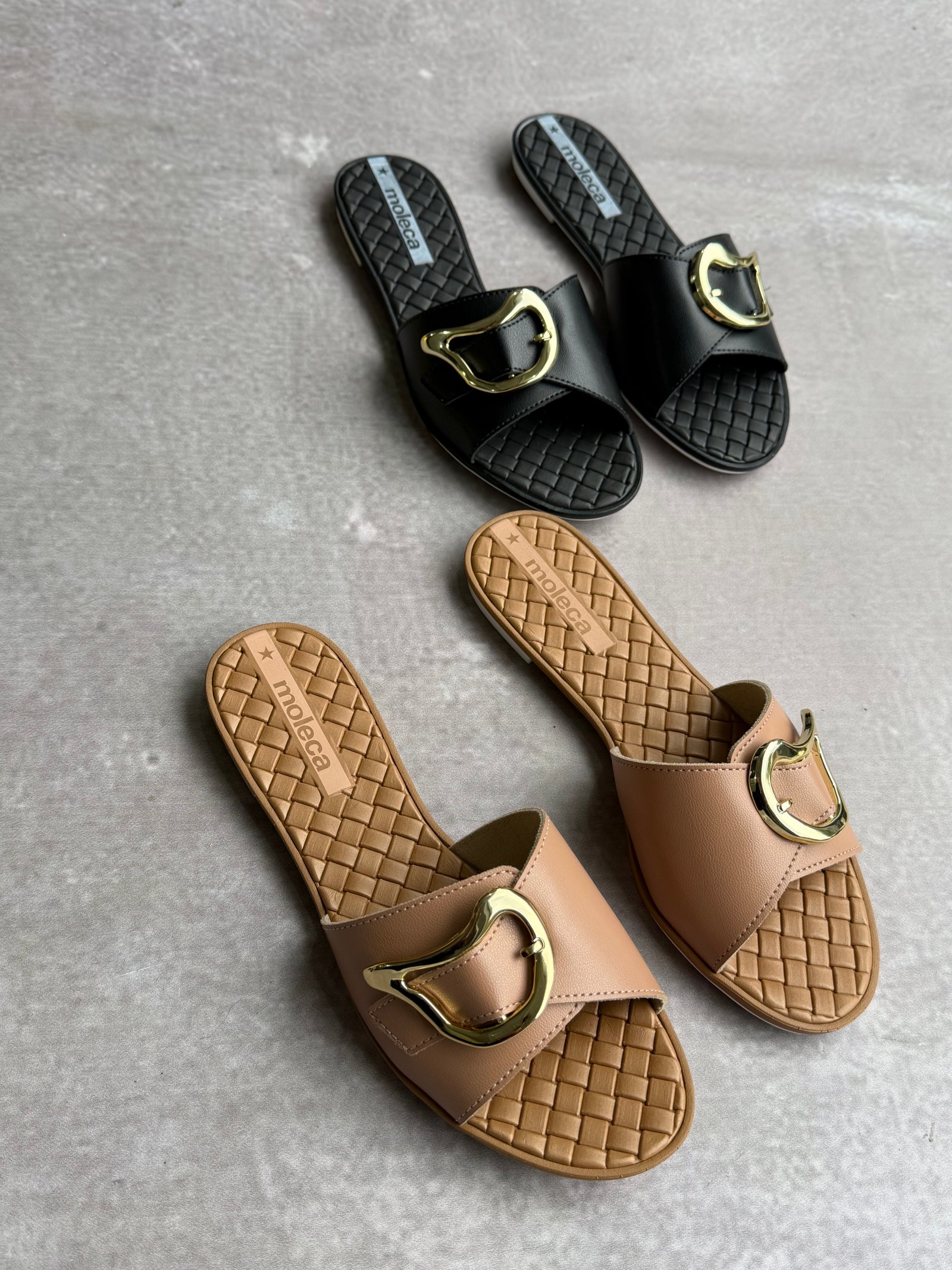 Zapatilla Moleca con hebilla