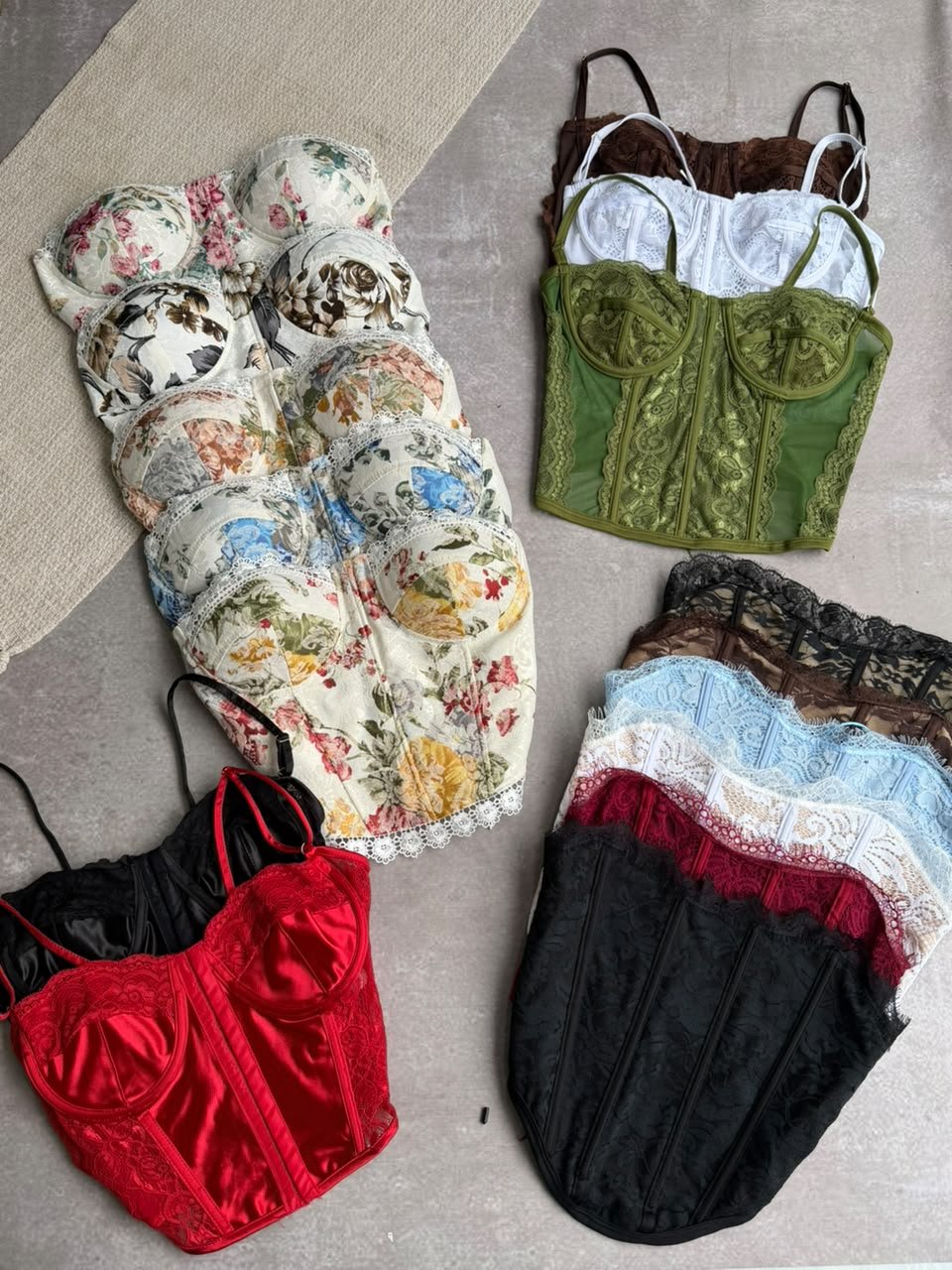 corse con encjes y floral