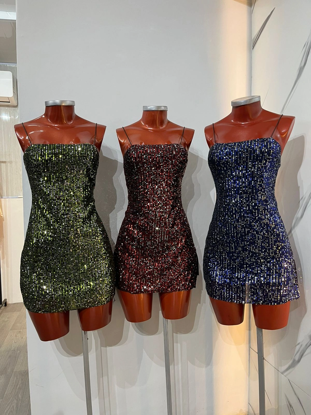 VESTIDO CORTO CON BRILLO
