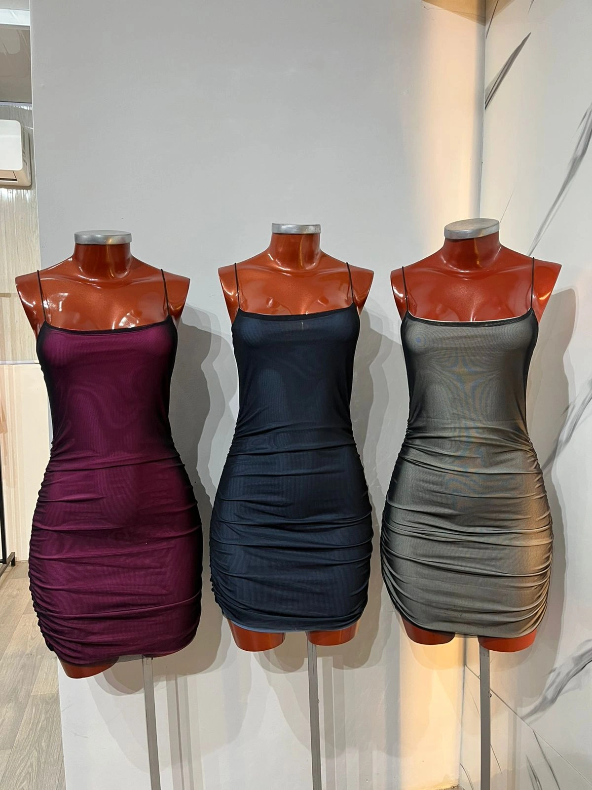VESTIDO C/ FORRO DE TUL
